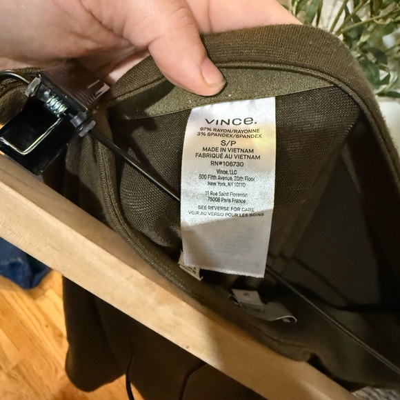 Vince Green Mini Wrap Skirt with Ruched Detail size small - Picture 6 of 7